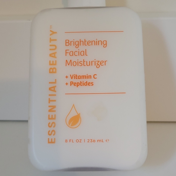 Essential Beauty Brightening Facial Moisturizer - Picture 2 of 5